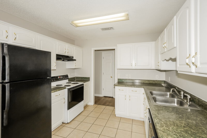 1,865/Mo, 10352 Walden Pine Ct Cordova, TN 38018 Kitchen View