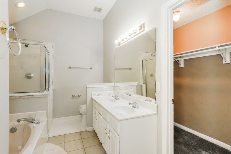 1,865/Mo, 10352 Walden Pine Ct Cordova, TN 38018 Main Bathroom View