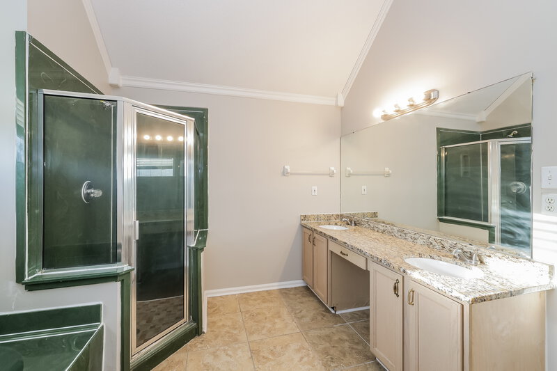1,950/Mo, 763 Silver Sands Dr Cordova, TN 38018 Main Bathroom View