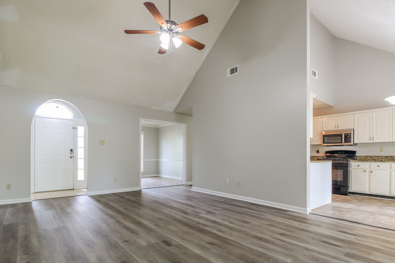 1,940/Mo, 8538 Overcup Oaks Dr Cordova, TN 38018 Living Room View 2