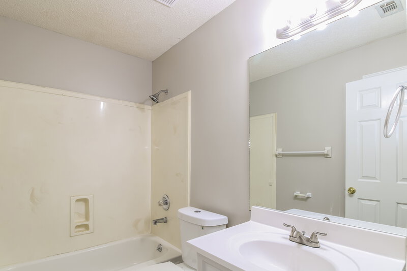 1,940/Mo, 8538 Overcup Oaks Dr Cordova, TN 38018 Bathroom View