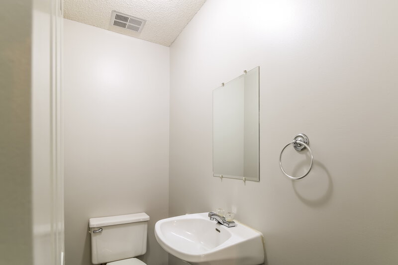 1,940/Mo, 8538 Overcup Oaks Dr Cordova, TN 38018 Bathroom View 2