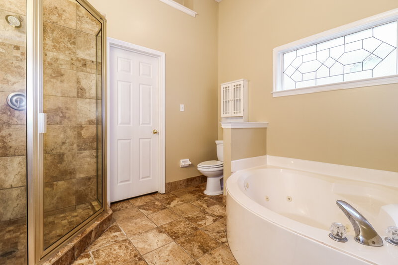 1,855/Mo, 8691 Overcup Oaks Dr Cordova, TN 38018 Main Bathroom View 2