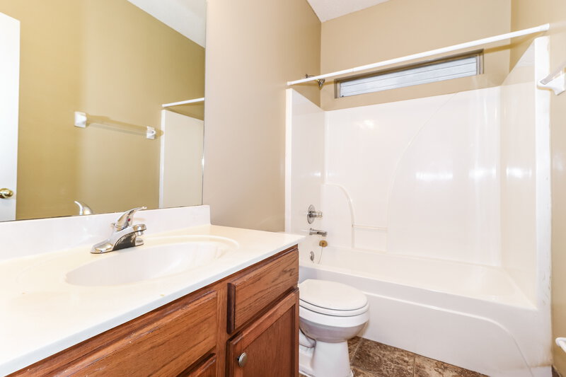 1,855/Mo, 8691 Overcup Oaks Dr Cordova, TN 38018 Bathroom View