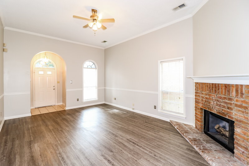 1,820/Mo, 594 Ashley Glen Circle E Cordova, TN 38018 Living Room View 3