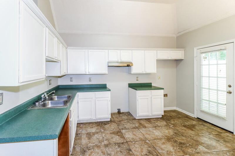 1,820/Mo, 594 Ashley Glen Circle E Cordova, TN 38018 Kitchen View