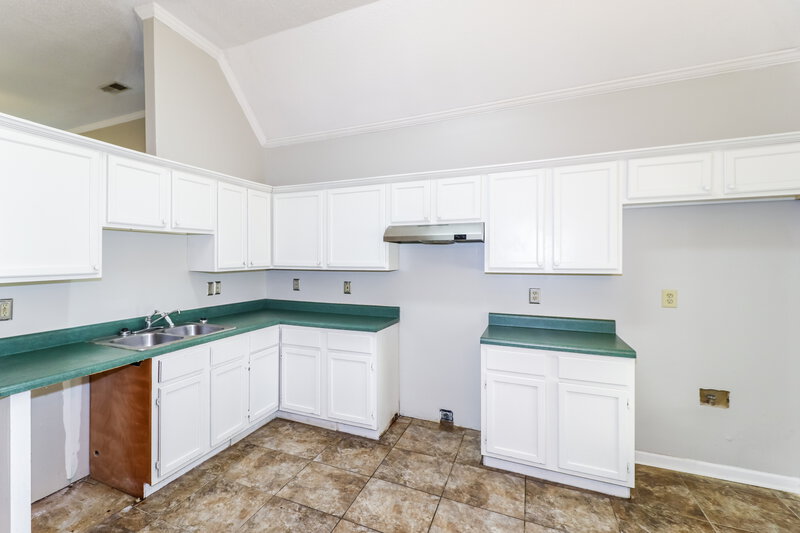 1,820/Mo, 594 Ashley Glen Circle E Cordova, TN 38018 Kitchen View 2