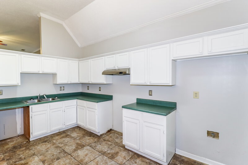 1,820/Mo, 594 Ashley Glen Circle E Cordova, TN 38018 Kitchen View 3