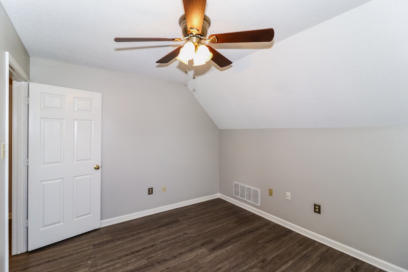1,820/Mo, 594 Ashley Glen Circle E Cordova, TN 38018 Bedroom View 3
