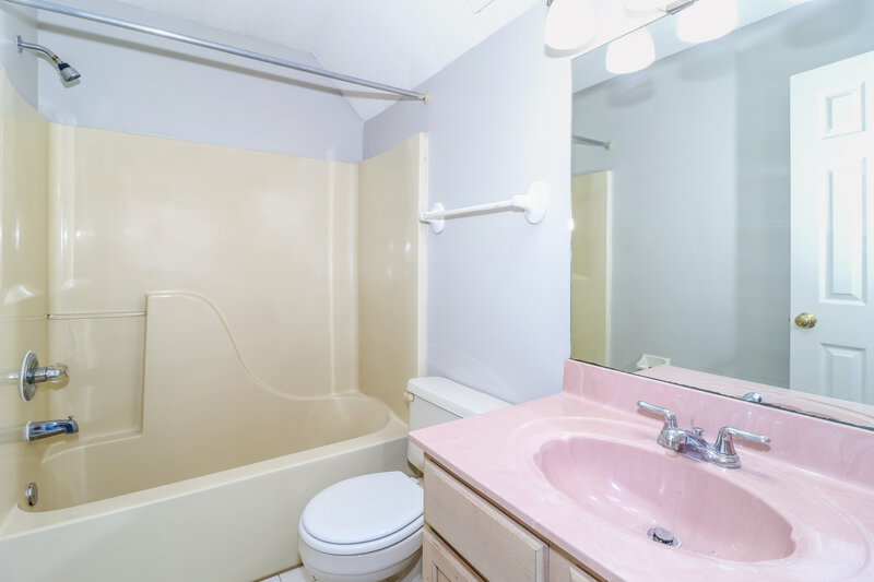 1,820/Mo, 594 Ashley Glen Circle E Cordova, TN 38018 Bathroom View