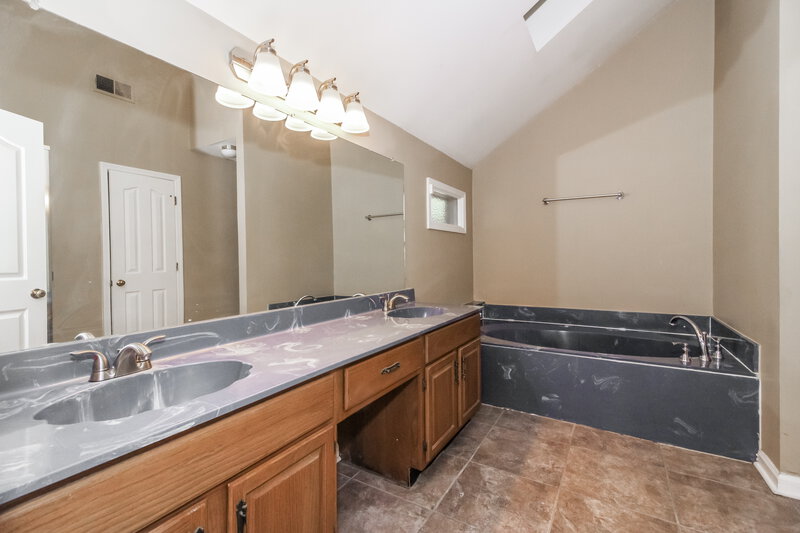 1,845/Mo, 8558 Timber Walk Cove Cordova, TN 38018 Main Bathroom View 2