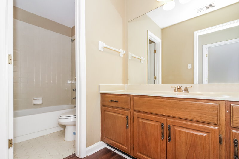 1,845/Mo, 8558 Timber Walk Cove Cordova, TN 38018 Bathroom View