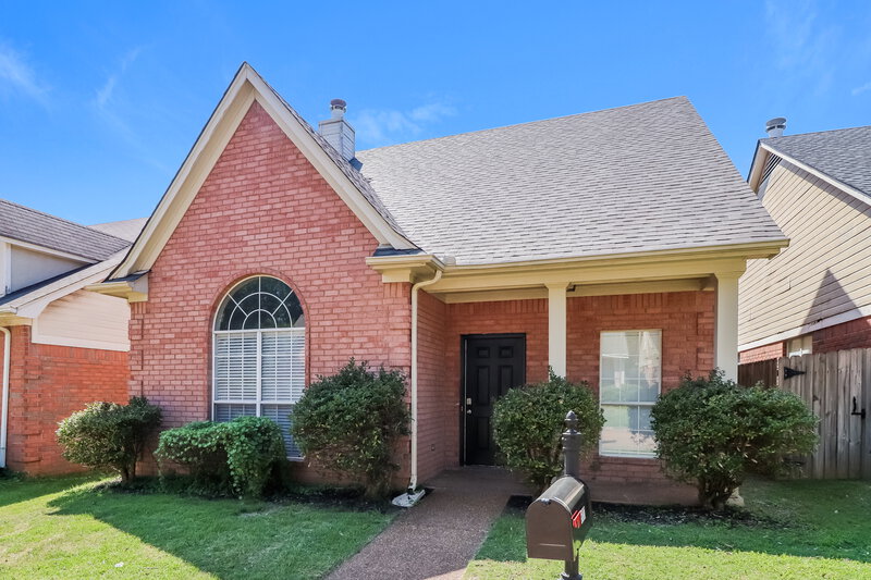 2,370/Mo, 607 Ashley Glen Circle E Cordova, TN 38018 Front View