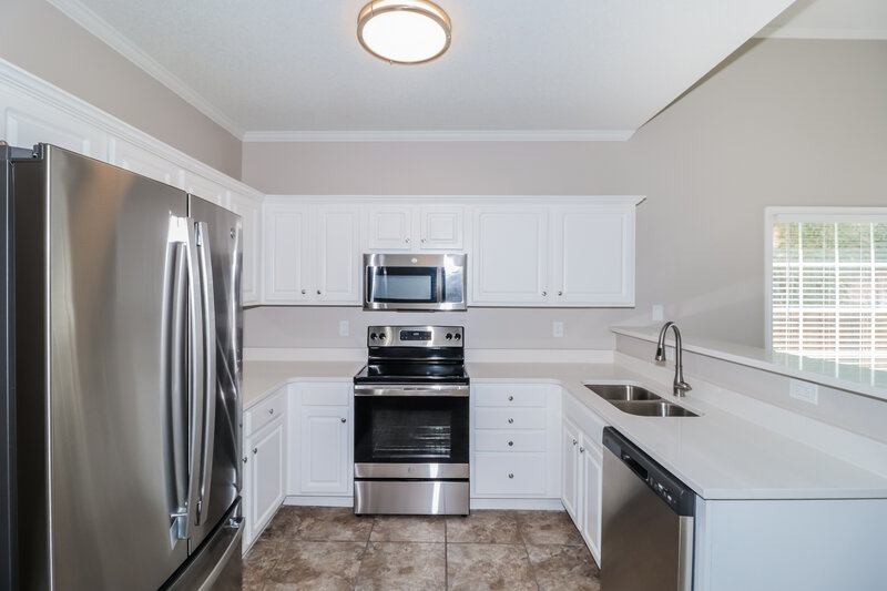 2,370/Mo, 607 Ashley Glen Circle E Cordova, TN 38018 Kitchen View