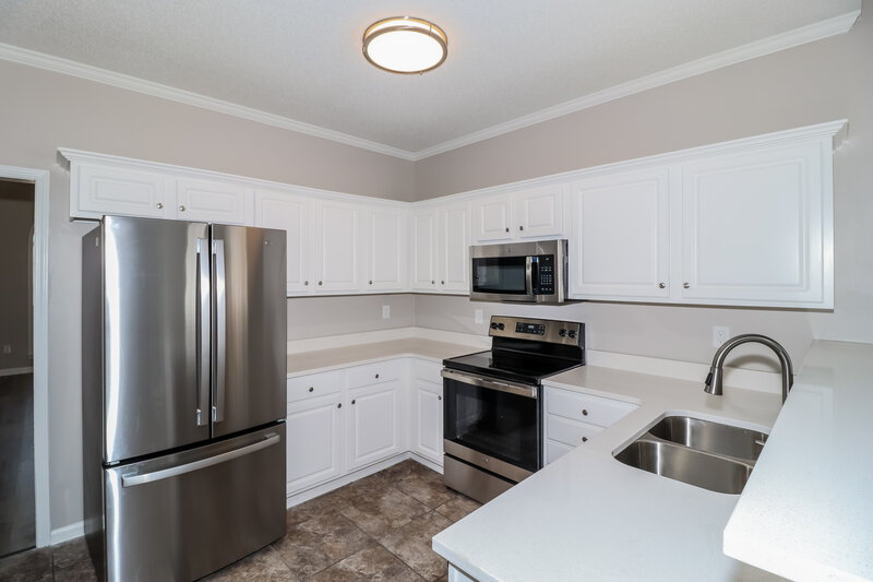 2,370/Mo, 607 Ashley Glen Circle E Cordova, TN 38018 Kitchen View 2