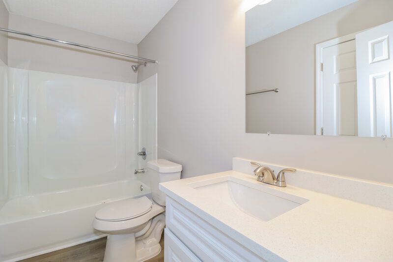 2,370/Mo, 607 Ashley Glen Circle E Cordova, TN 38018 Bathroom View