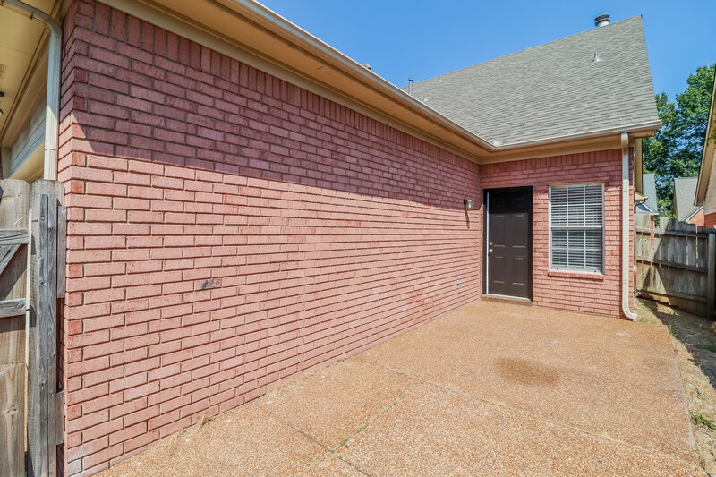 2,370/Mo, 607 Ashley Glen Circle E Cordova, TN 38018 Rear View