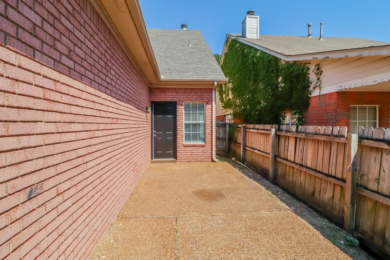 2,370/Mo, 607 Ashley Glen Circle E Cordova, TN 38018 Rear View 2