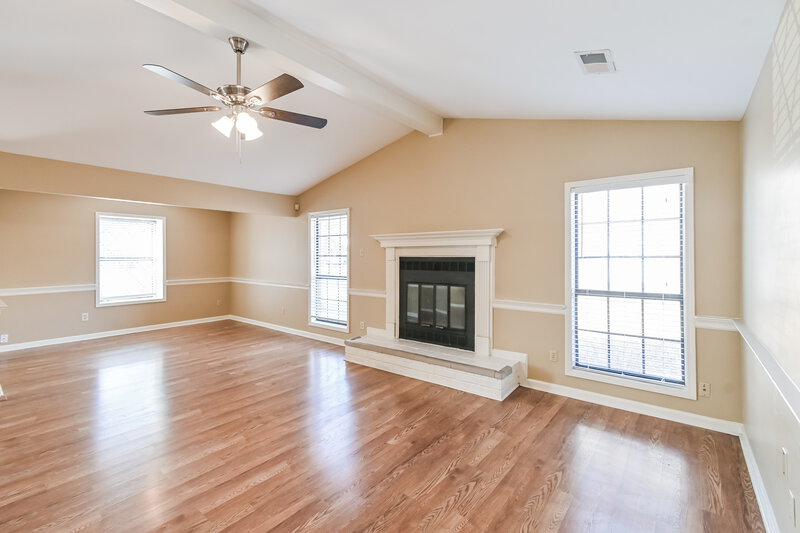 1,980/Mo, 260 German Creek Cove Cordova, TN 38018 Living Room View