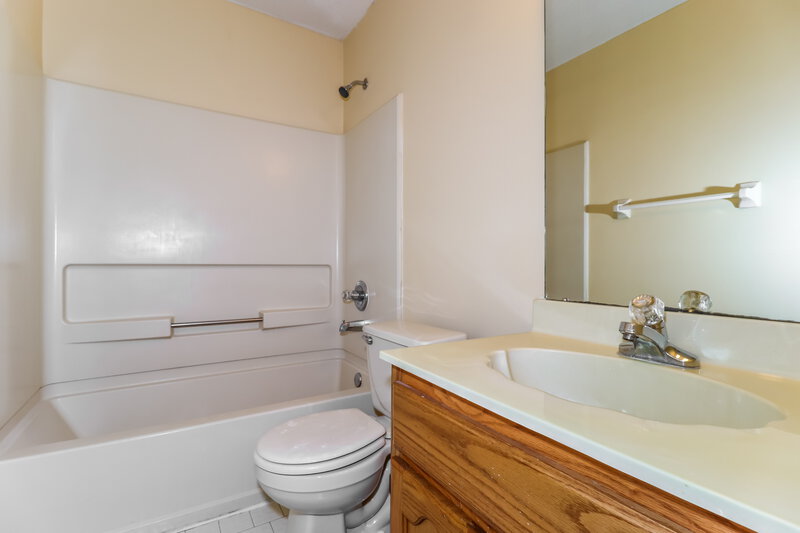1,930/Mo, 1544 Beringer Dr Cordova, TN 38018 Bathroom View