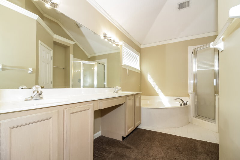 1,770/Mo, 8659 N Pantherburn Circle Cordova, TN 38018 Main Bathroom View