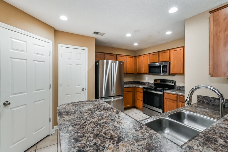 2,160/Mo, 1319 Farwoods Dr Cordova, TN 38018 Kitchen View 2