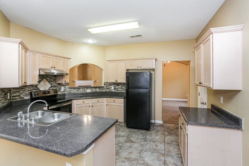 1,990/Mo, 1100 Green Fern Cove Cordova, TN 38018 Kitchen View