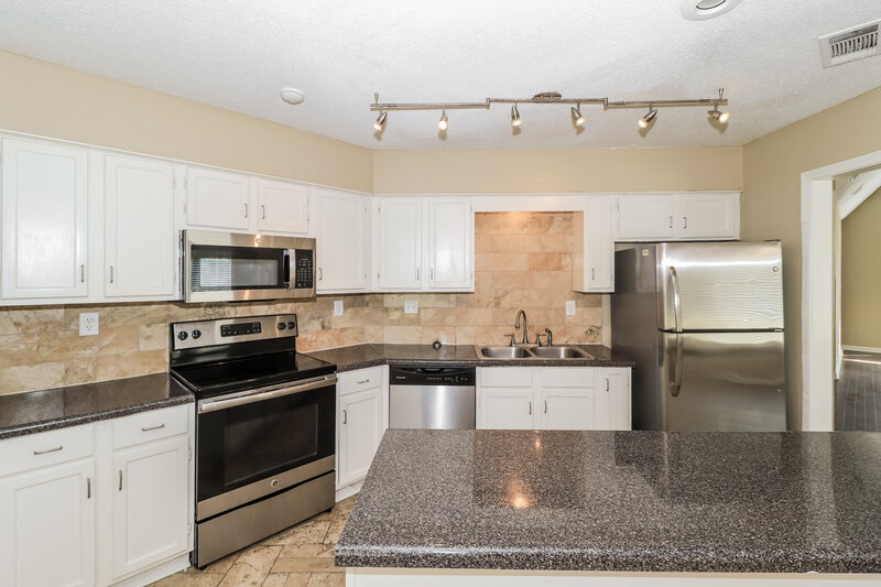 2,045/Mo, 8400 Timber Creek Dr Cordova, TN 38018 Kitchen View 2