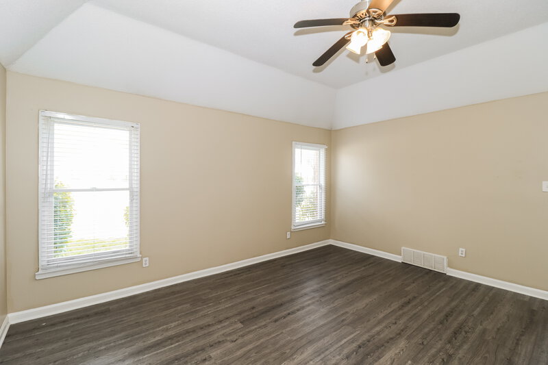 2,045/Mo, 8400 Timber Creek Dr Cordova, TN 38018 Main Bedroom View 2