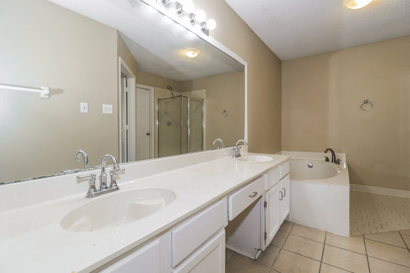 2,045/Mo, 8400 Timber Creek Dr Cordova, TN 38018 Main Bathroom View
