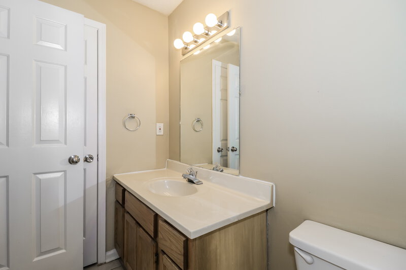 2,045/Mo, 8400 Timber Creek Dr Cordova, TN 38018 Bathroom View