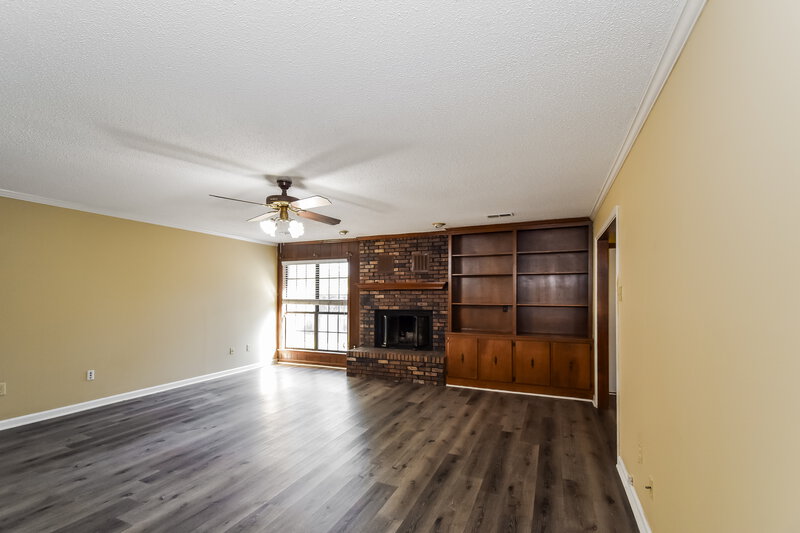 1,545/Mo, 928 Pheasant Hollow Dr Cordova, TN 38018 Living Room View