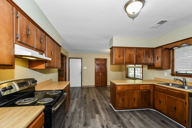 1,545/Mo, 928 Pheasant Hollow Dr Cordova, TN 38018 Kitchen View 2