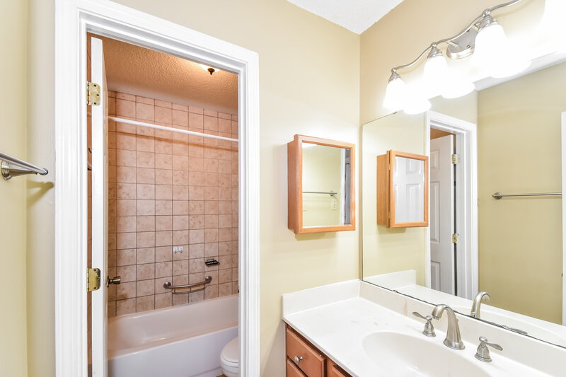 1,545/Mo, 928 Pheasant Hollow Dr Cordova, TN 38018 Bathroom View