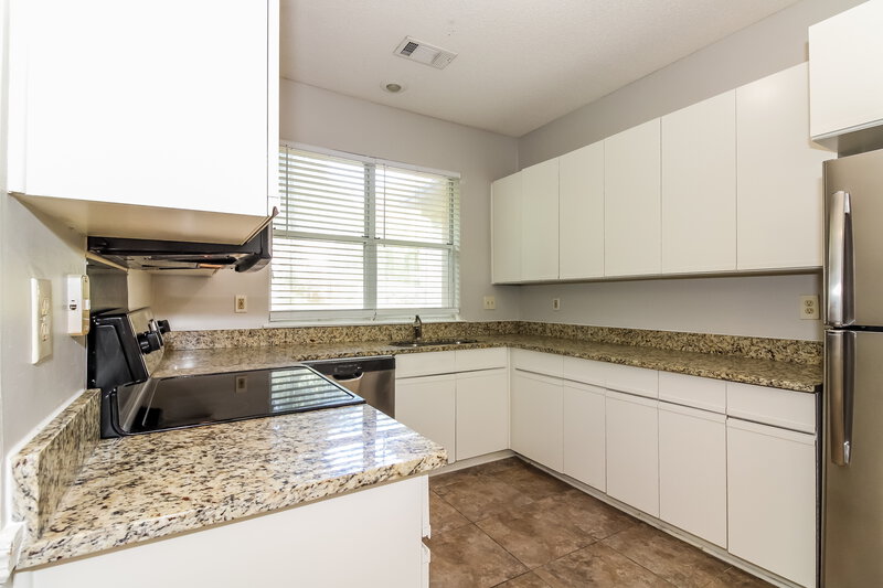 1,940/Mo, 8183 Walnut Valley Cove Cordova, TN 38018 Kitchen View