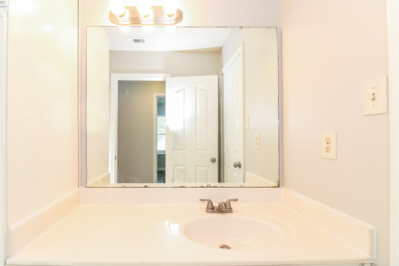 1,940/Mo, 8183 Walnut Valley Cove Cordova, TN 38018 Bathroom View