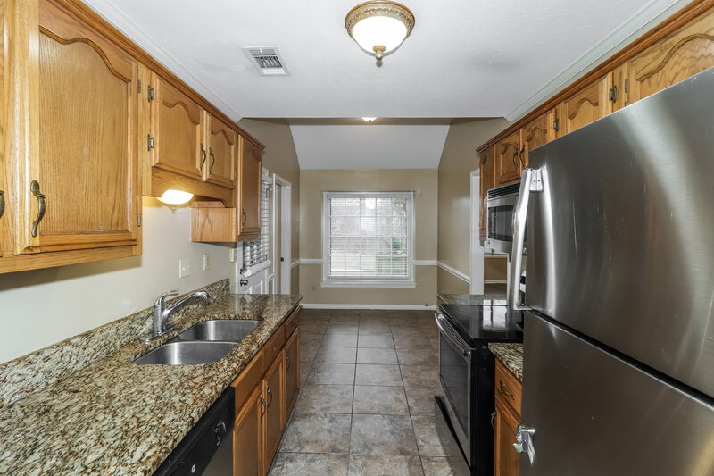 1,800/Mo, 928 Lycomedes Cove Cordova, TN 38018 Kitchen View 2
