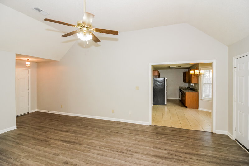 2,380/Mo, 7099 Country Walk Dr Cordova, TN 38018 Living Room View 3