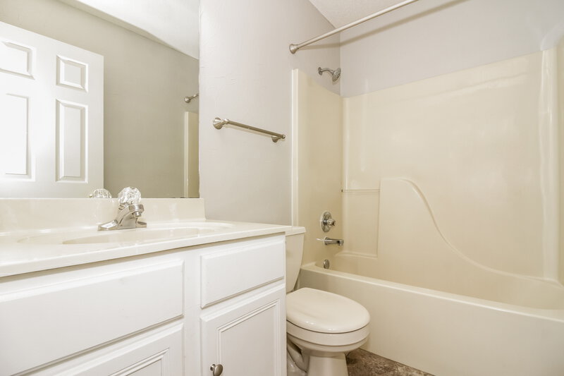 2,380/Mo, 7099 Country Walk Dr Cordova, TN 38018 Bathroom View