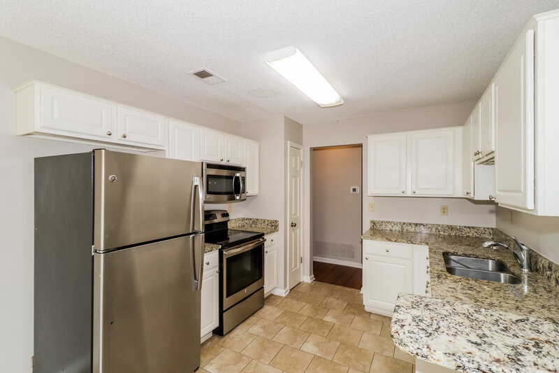 1,635/Mo, 1017 Spanish Trail Cordova, TN 38018 Kitchen View 2