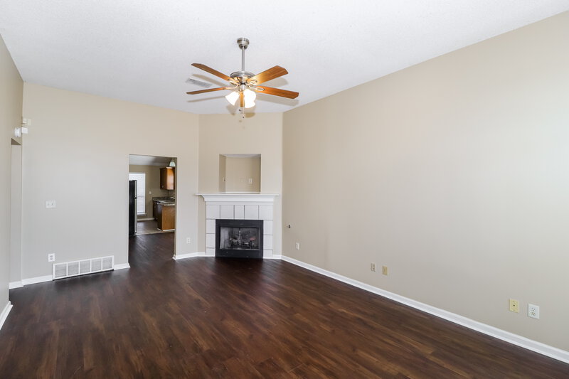 1,735/Mo, 1000 Leconte Gap St Cordova, TN 38018 Living Room View