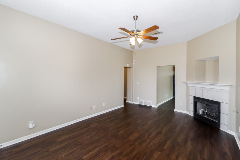 1,735/Mo, 1000 Leconte Gap St Cordova, TN 38018 Living Room View 2