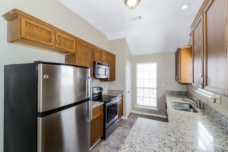 1,735/Mo, 1000 Leconte Gap St Cordova, TN 38018 Kitchen View 2