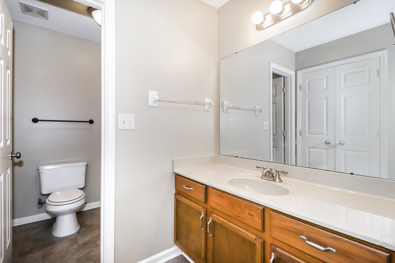 1,735/Mo, 1000 Leconte Gap St Cordova, TN 38018 Main Bathroom View