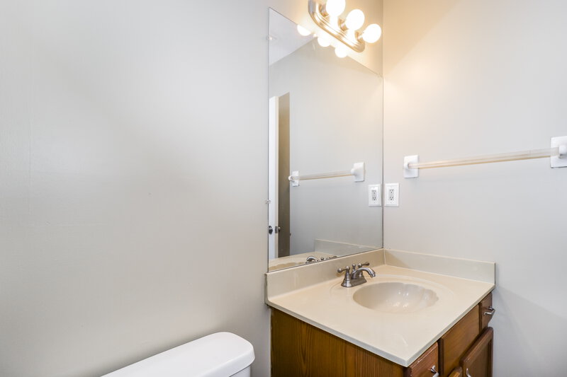 1,735/Mo, 1000 Leconte Gap St Cordova, TN 38018 Bathroom View