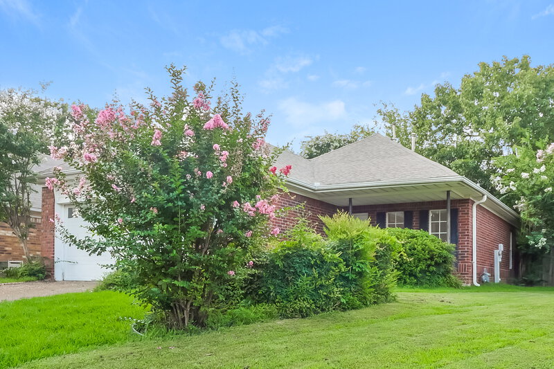 0/Mo, 8170 Timber Knoll Ln Cordova, TN 38018 Front View