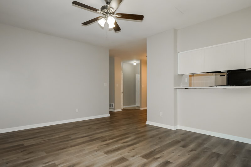 0/Mo, 8170 Timber Knoll Ln Cordova, TN 38018 Dining Room View 2
