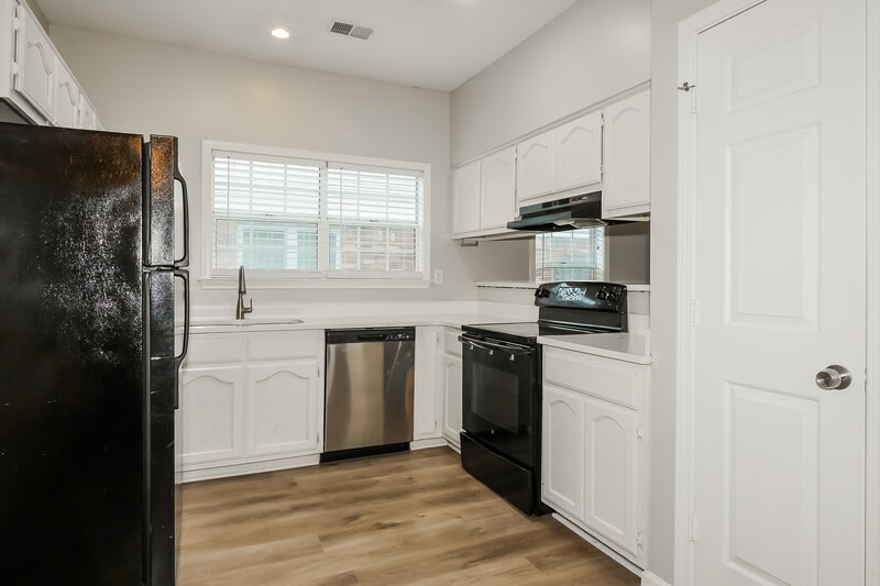 0/Mo, 8170 Timber Knoll Ln Cordova, TN 38018 Kitchen View