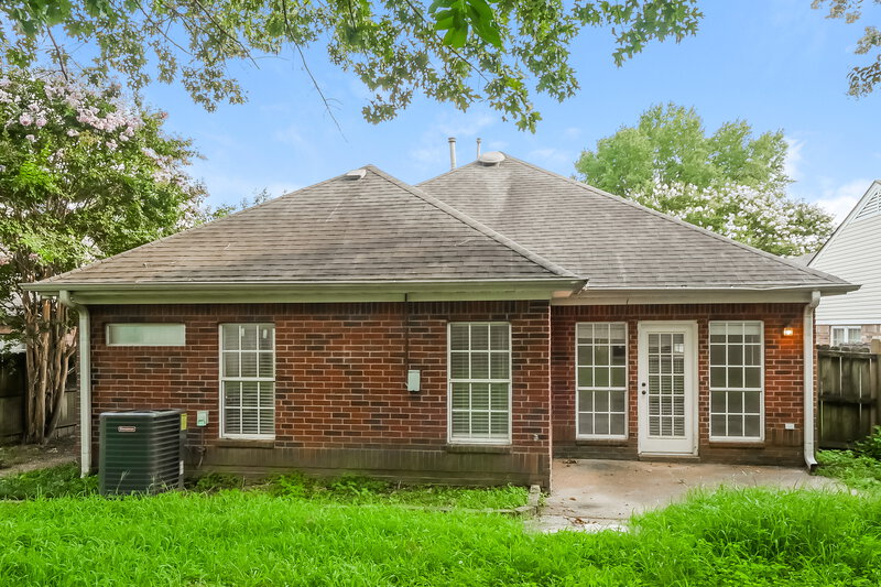0/Mo, 8170 Timber Knoll Ln Cordova, TN 38018 Rear View