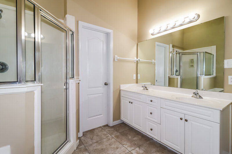 1,700/Mo, 8694 Macon Rd Cordova, TN 38018 Main Bathroom View